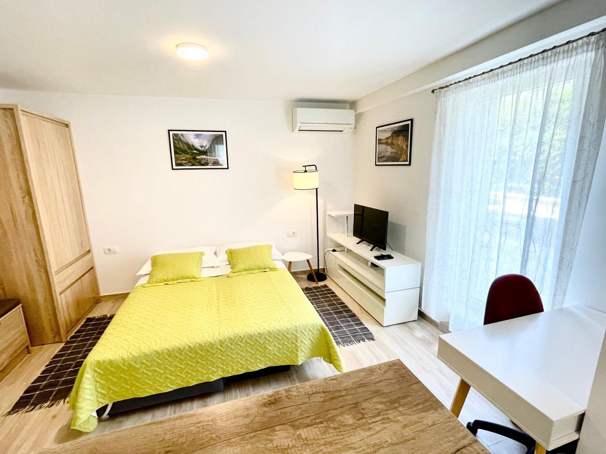 Velin Apartment *