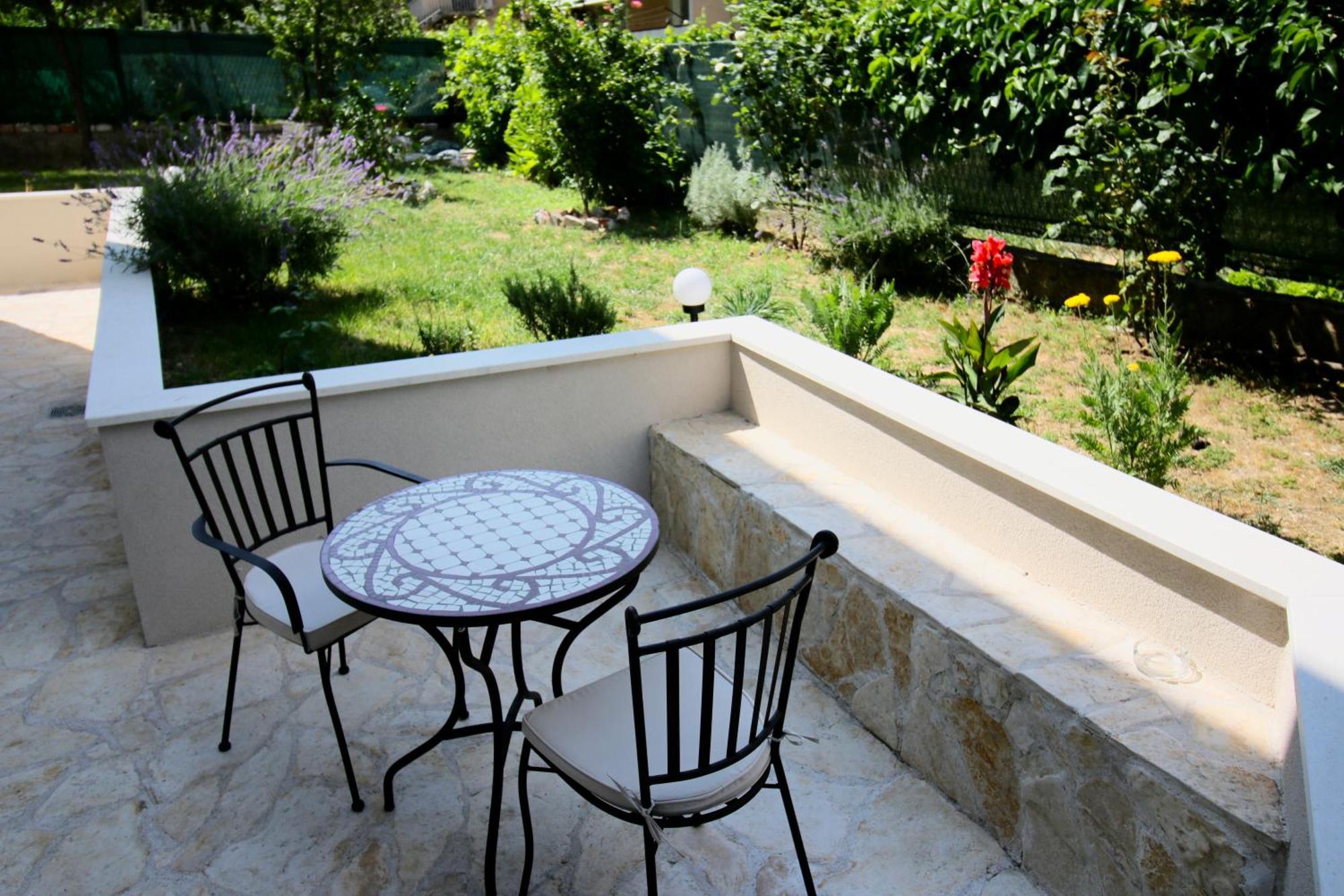 Velin Apartment *