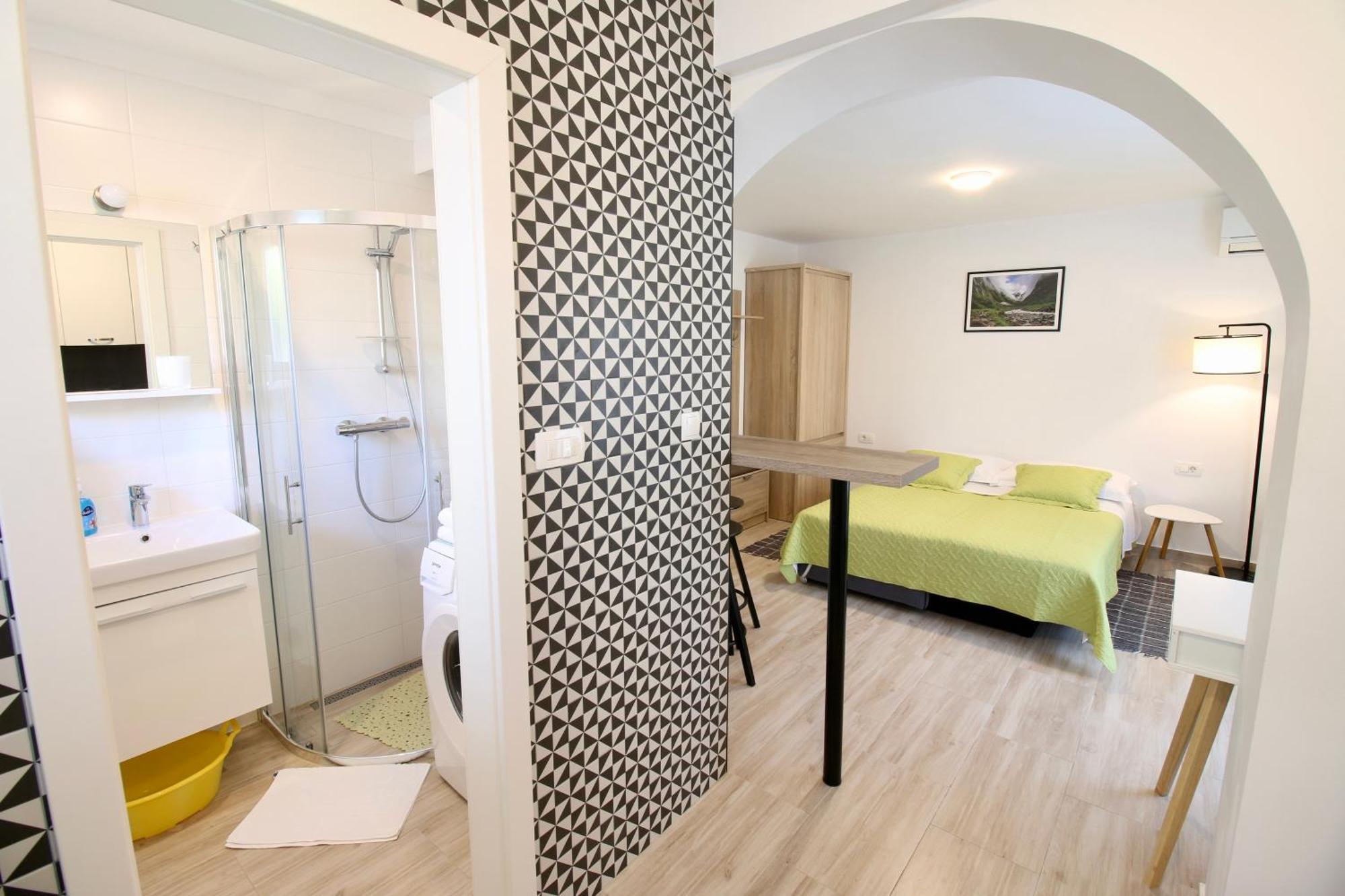 Velin Apartment *